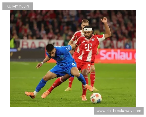 拜仁对阵勒沃库森上半场胶着，诺伊尔神勇扑救化解险情