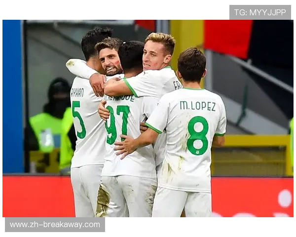 劳塔罗进球后庆祝，与队友互动展现领袖风范