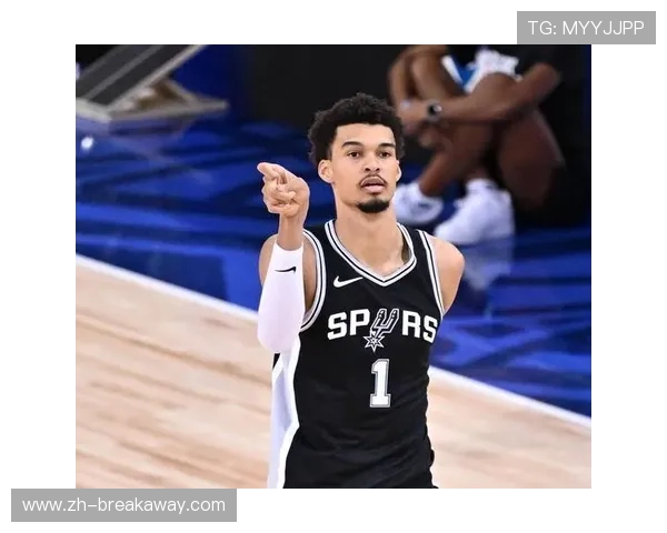 文班亚马谈赛季目标:马刺力争季后赛席位,个人追求防守荣誉 文班亚马谈赛季目标:马刺力争季后赛席位,个人追求防守荣誉