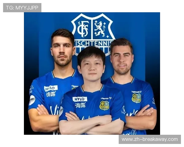 德甲俱乐部社区日活动，球员与当地球迷互动