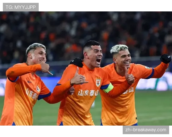 山东泰山2-0长春亚泰取开门红，克雷桑点射破门